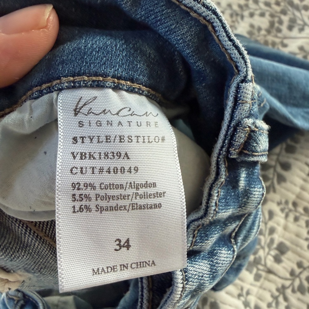 Women’s Plus Size Blue Distressed Jeans - Picture 6 of 6